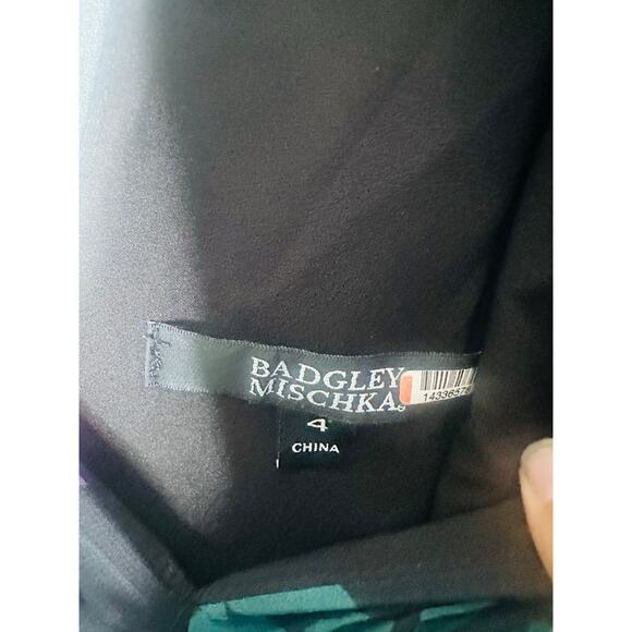 BADGLEY MISCHKA Black Green Floral Long Sleeve V-Neck Pleated Gown Size 4 - Picture 10 of 12